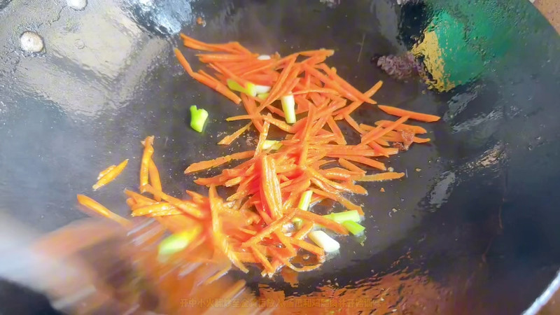 鸡腿肉炒蒲瓜