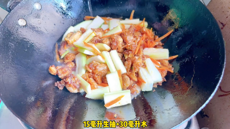 鸡腿肉炒蒲瓜