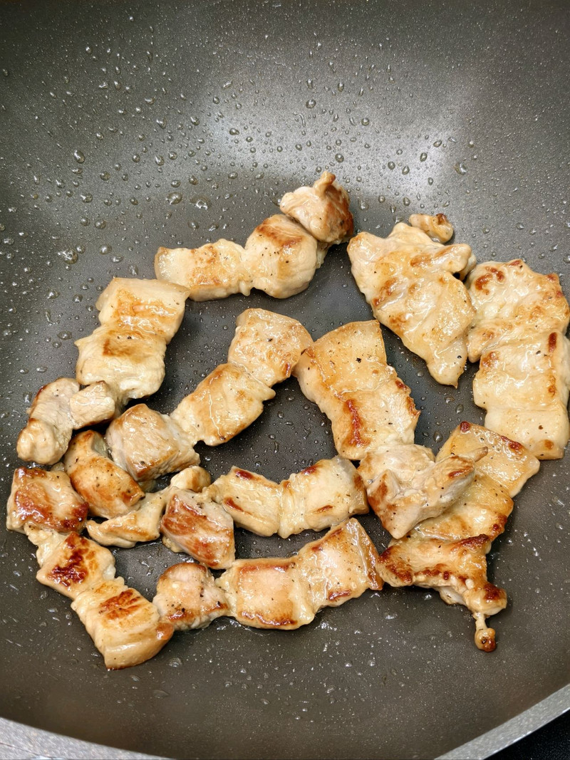 辣椒和五花肉是绝配，米饭都不够炫了