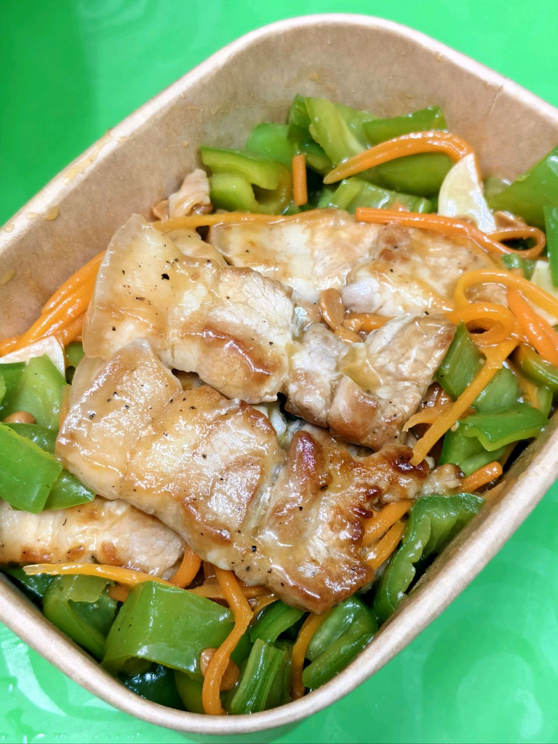 辣椒和五花肉是绝配，米饭都不够炫了