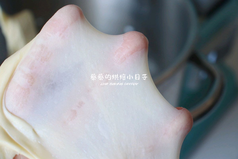 一口香软爆浆的奶酪包