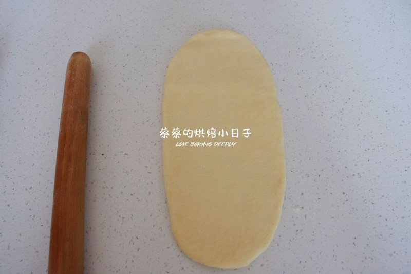 一口香软爆浆的奶酪包
