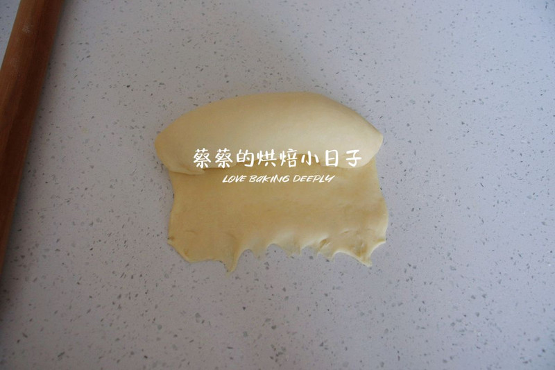 一口香软爆浆的奶酪包