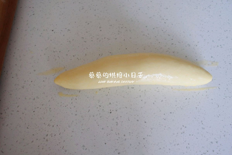 一口香软爆浆的奶酪包