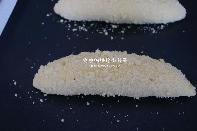 一口香软爆浆的奶酪包