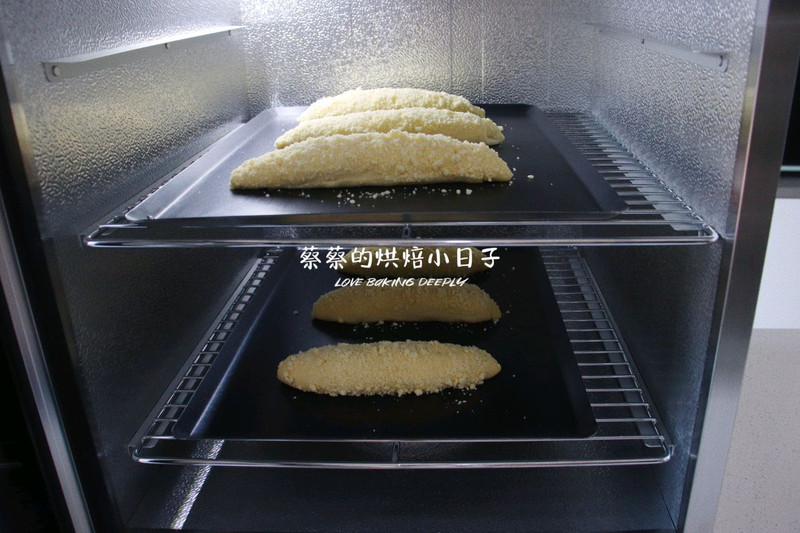 一口香软爆浆的奶酪包