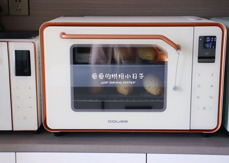 一口香软爆浆的奶酪包