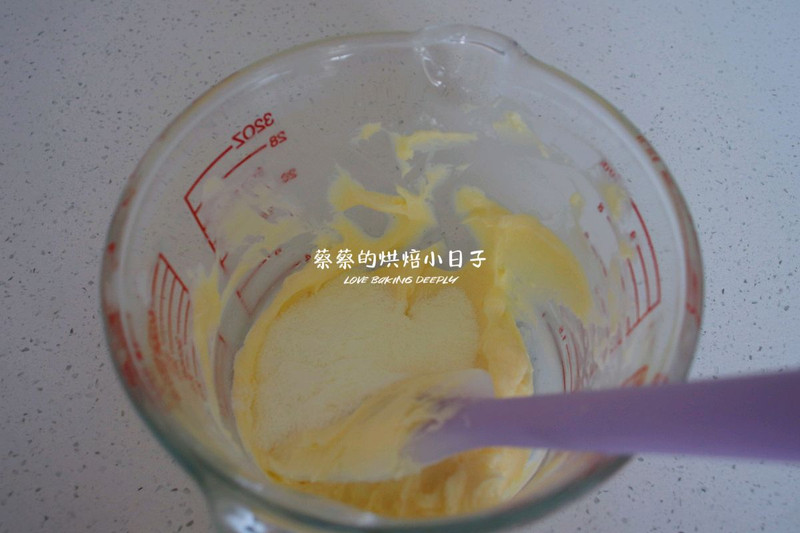 一口香软爆浆的奶酪包