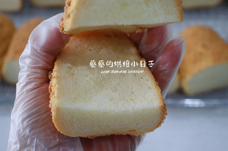 一口香软爆浆的奶酪包