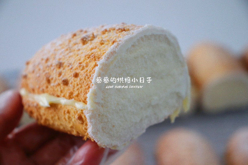 一口香软爆浆的奶酪包