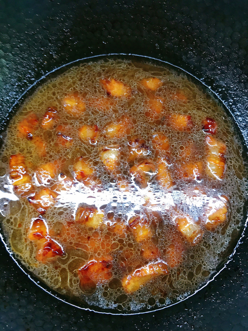 肥而不腻鹌鹑蛋红烧肉