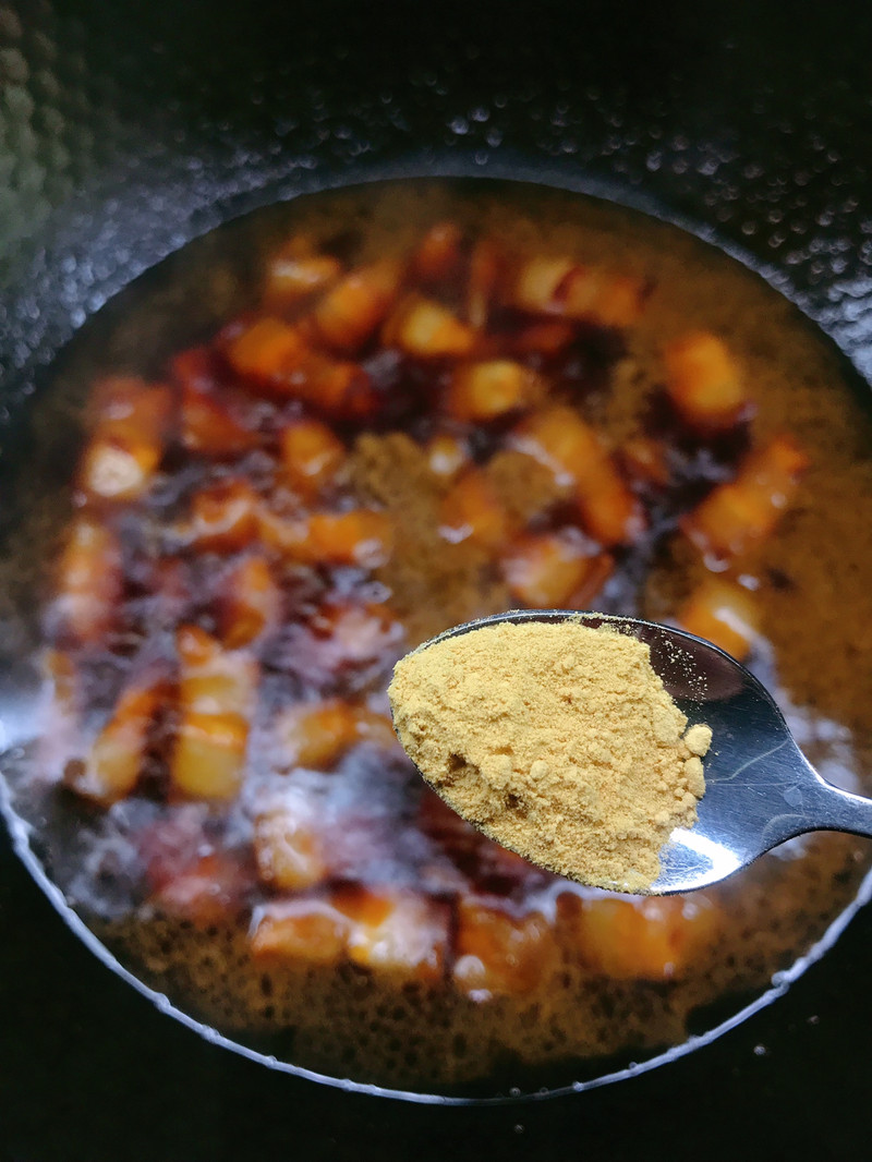 肥而不腻鹌鹑蛋红烧肉