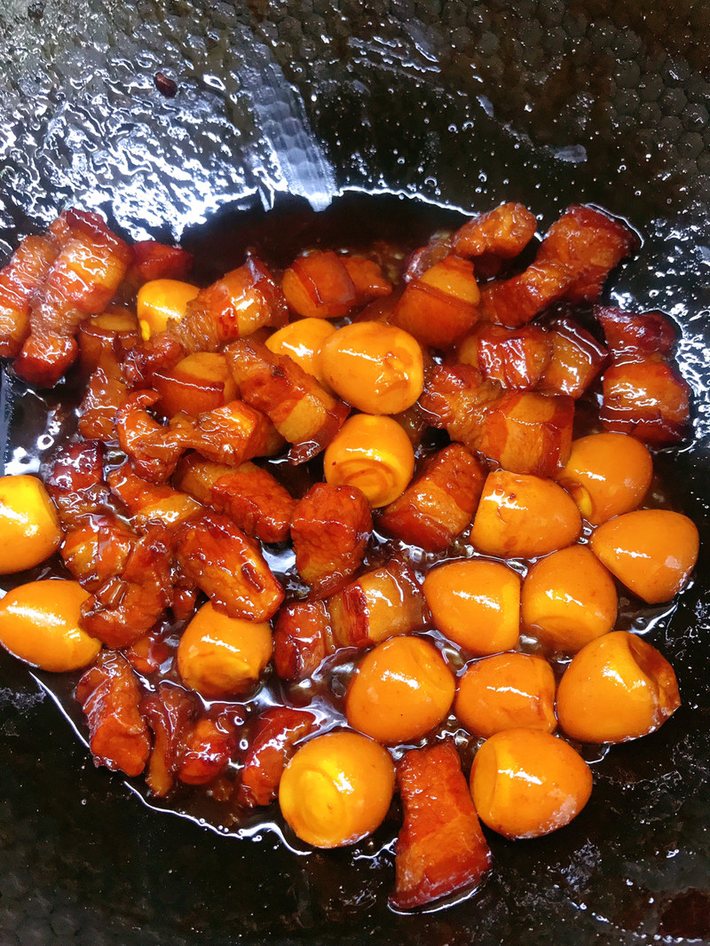 肥而不腻鹌鹑蛋红烧肉