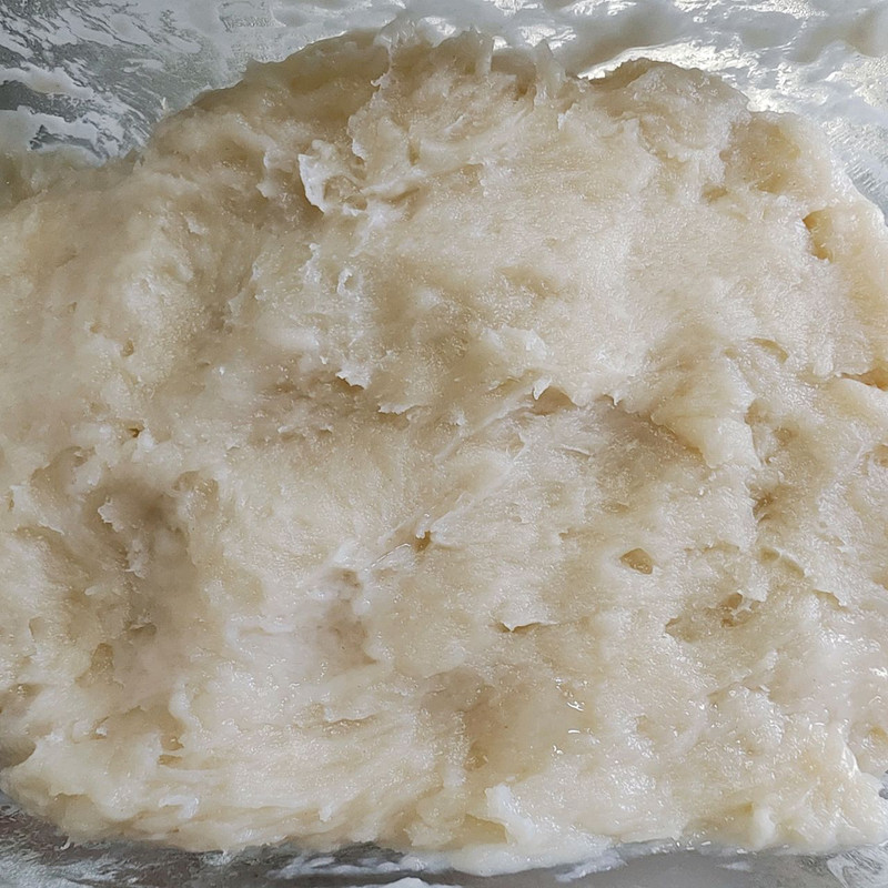 草莓炼奶橄榄包