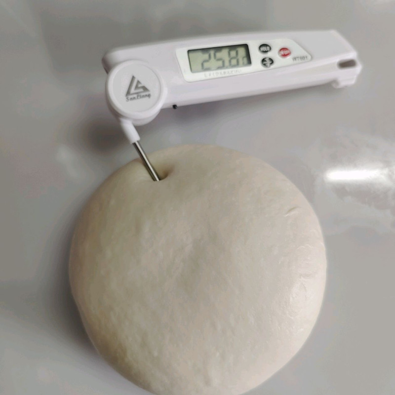 草莓炼奶橄榄包