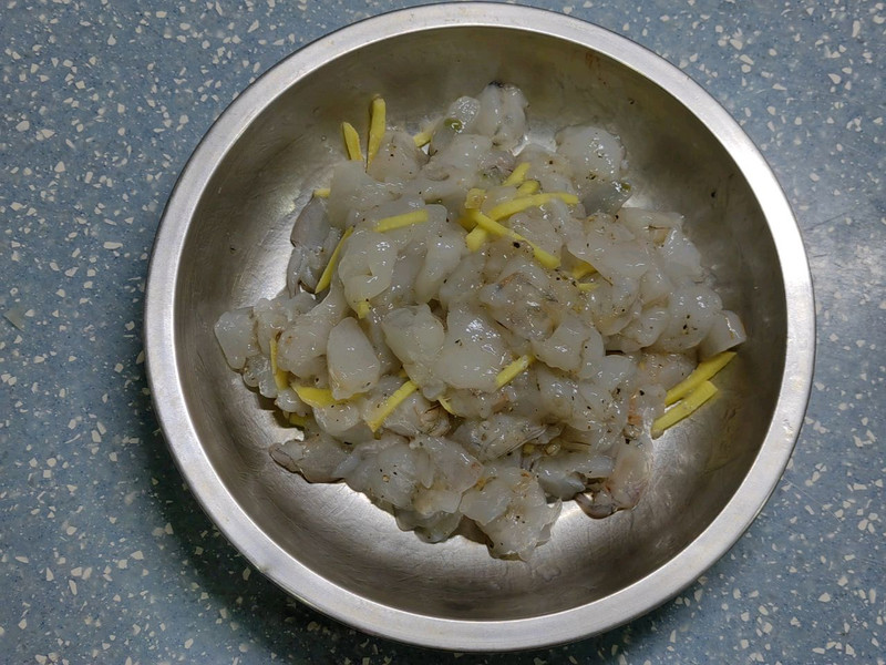 槐花虾仁炒饭