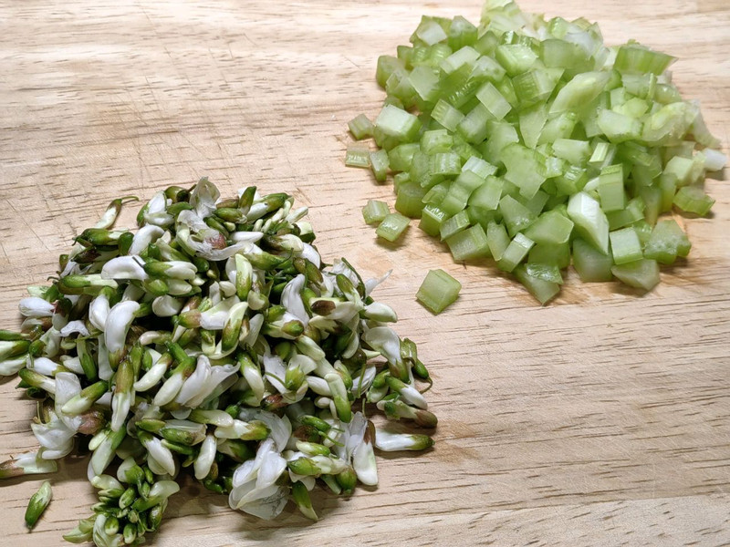 槐花虾仁炒饭