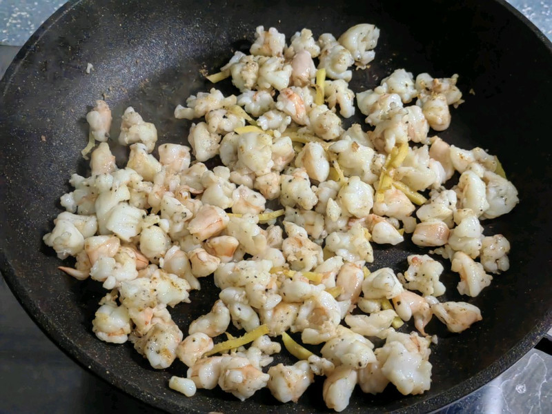 槐花虾仁炒饭