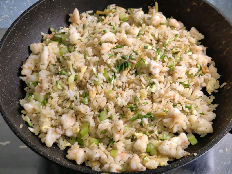 槐花虾仁炒饭