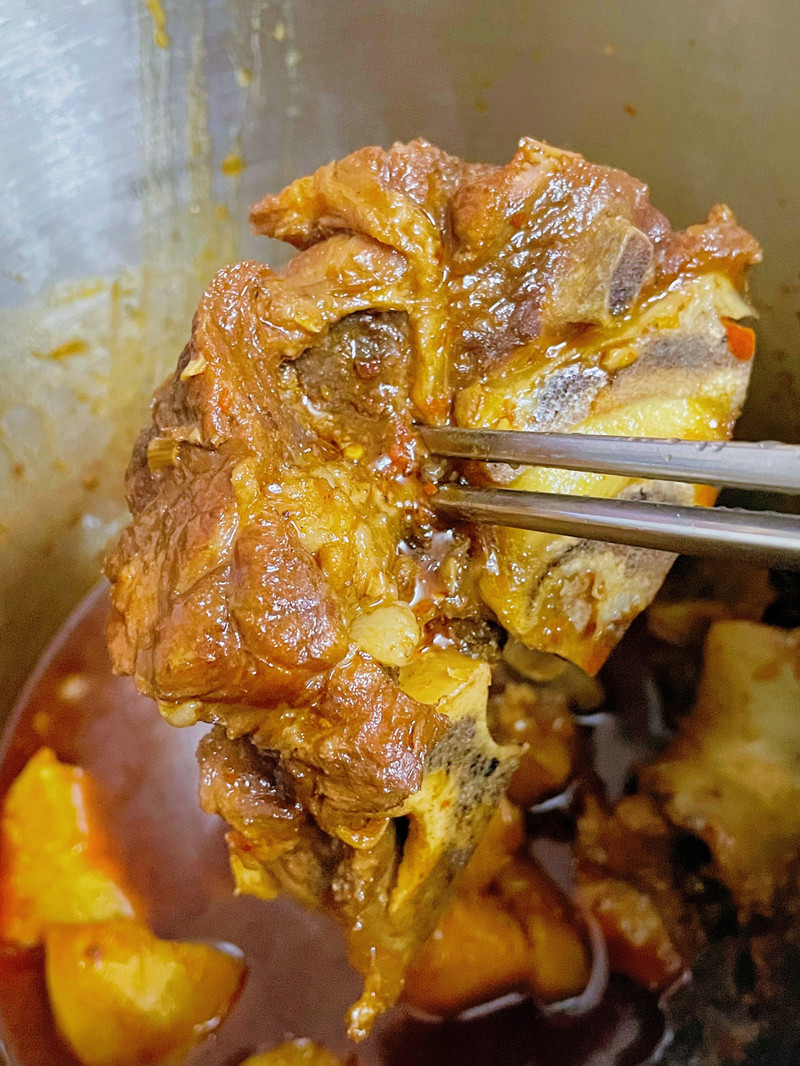 土豆炖牛脊骨