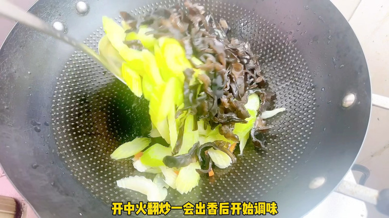 西芹炒黑木耳