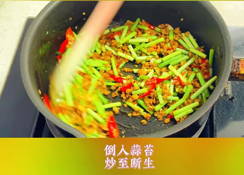 肉沫蒜苔炒绿豆芽