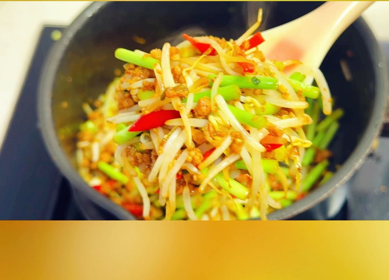 肉沫蒜苔炒绿豆芽