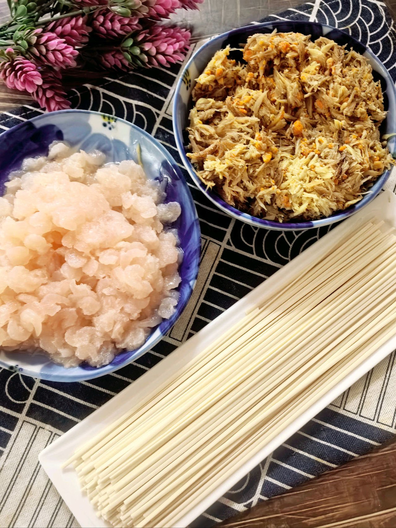 蟹粉河虾仁拌面