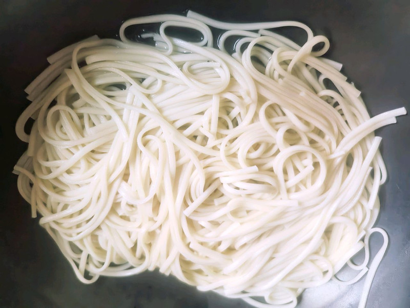 蟹粉河虾仁拌面