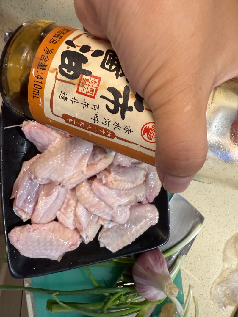 宝宝爱吃的蒜香柠檬汁汁嫩鸡翅开胃酸咸香的味道