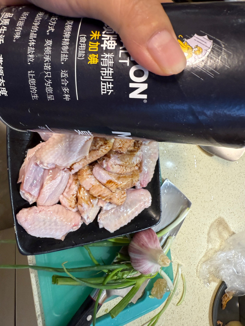 宝宝爱吃的蒜香柠檬汁汁嫩鸡翅开胃酸咸香的味道