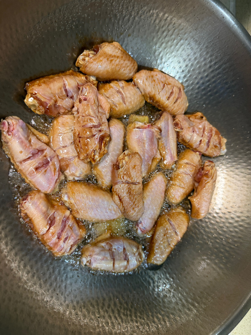 宝宝爱吃的蒜香柠檬汁汁嫩鸡翅开胃酸咸香的味道
