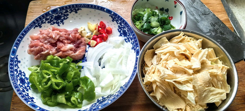腐竹炒肉
