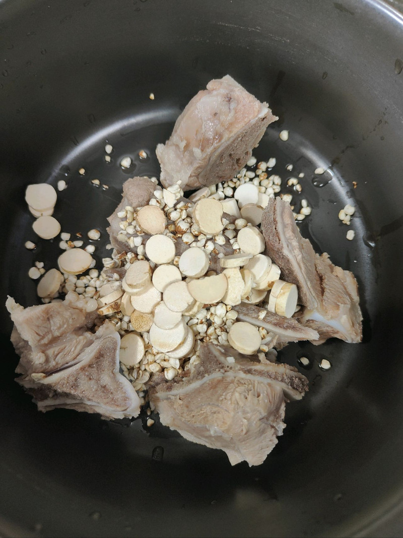 胡萝卜薏米猪骨汤