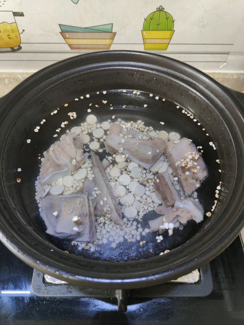 胡萝卜薏米猪骨汤