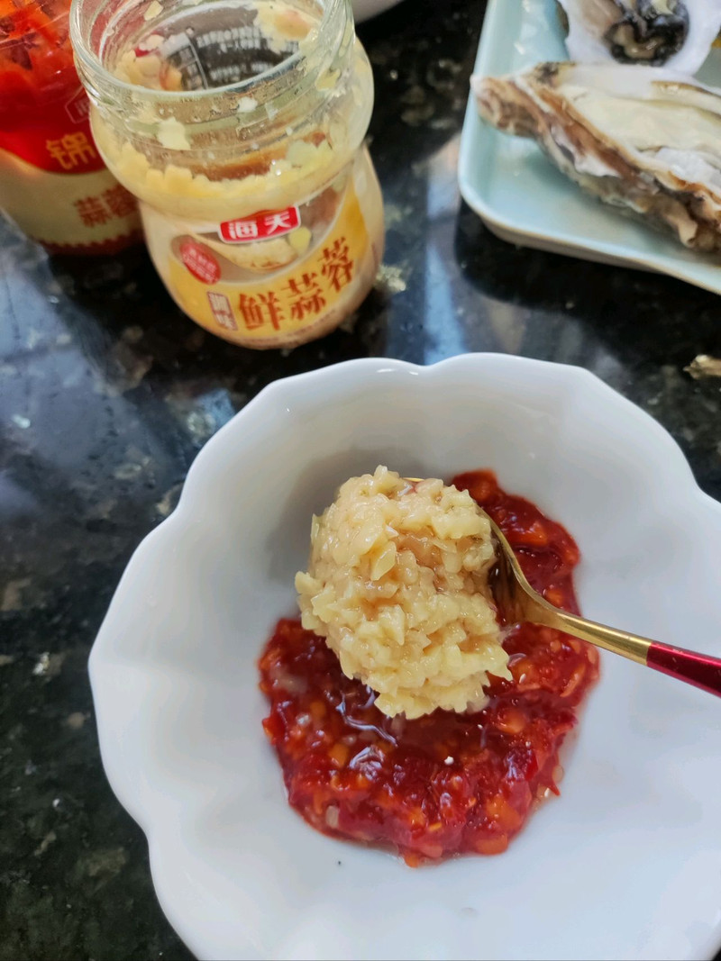 简单快手又好吃的剁椒蒜蓉蒸生蚝