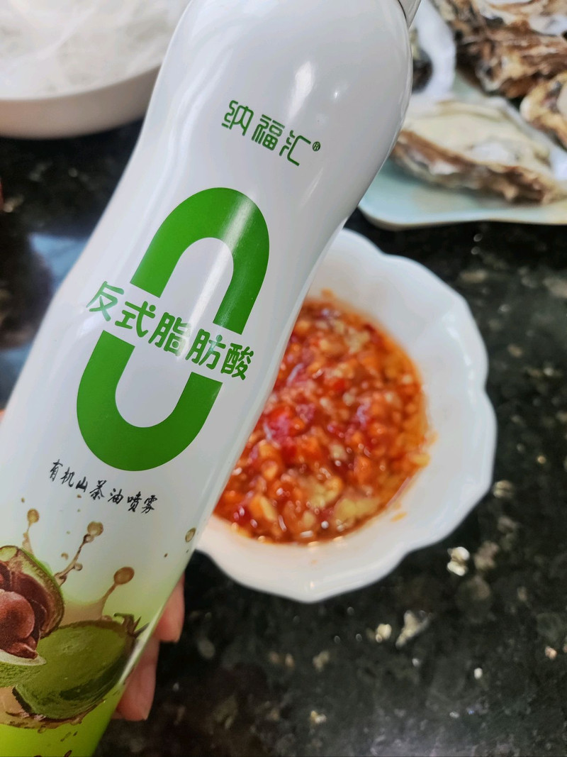 简单快手又好吃的剁椒蒜蓉蒸生蚝