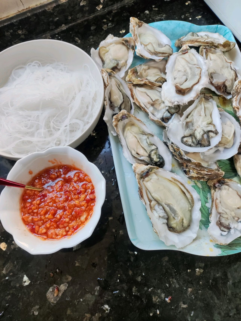 简单快手又好吃的剁椒蒜蓉蒸生蚝