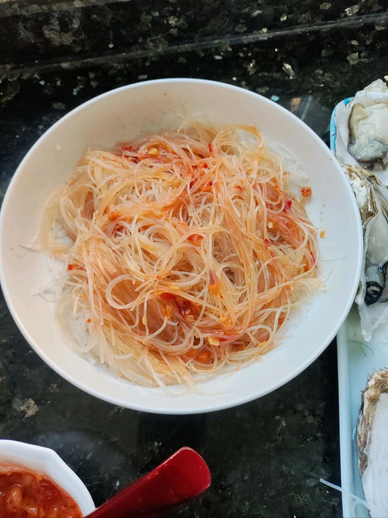 简单快手又好吃的剁椒蒜蓉蒸生蚝