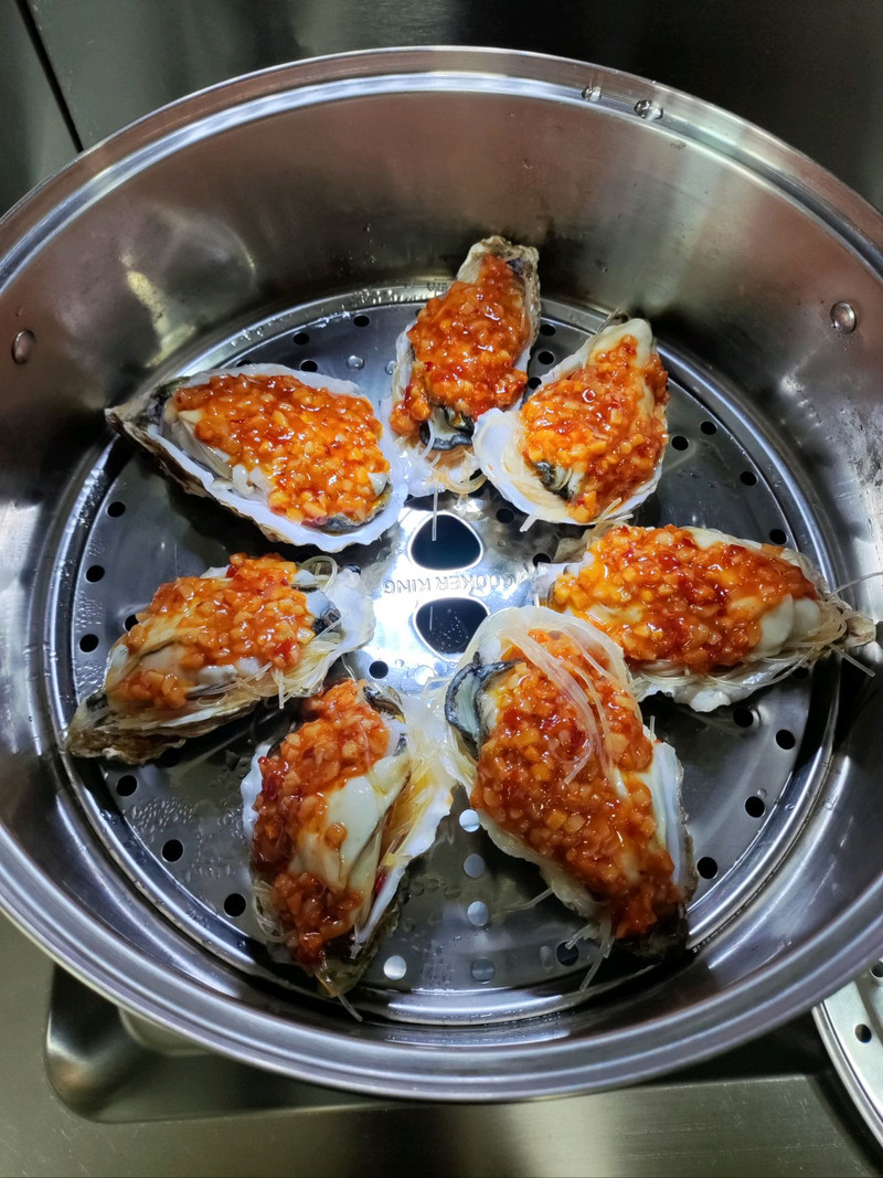 简单快手又好吃的剁椒蒜蓉蒸生蚝