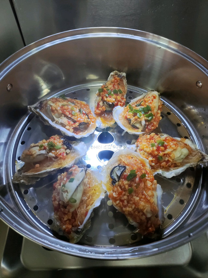 简单快手又好吃的剁椒蒜蓉蒸生蚝