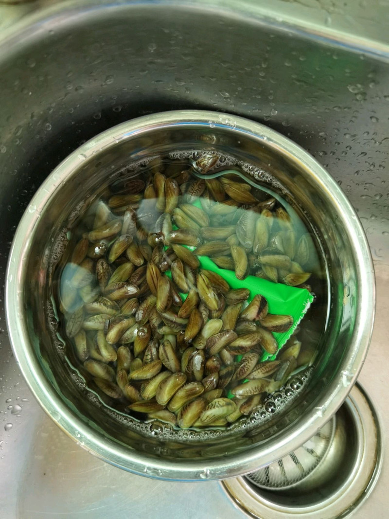 潮汕传统名菜-金不换炒薄壳