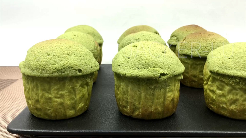 抹茶墨西哥酱酥皮面包，松软得像云朵，酥皮酥脆，一碰就簌簌掉渣