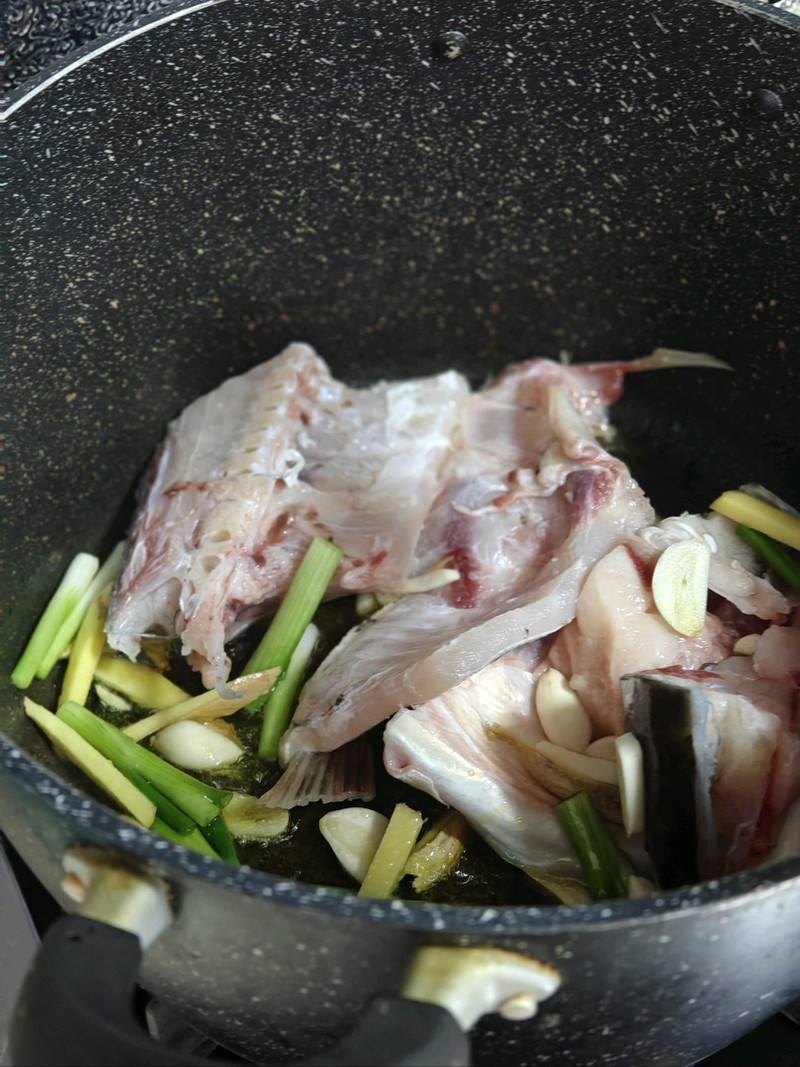 鱼头豆腐汤