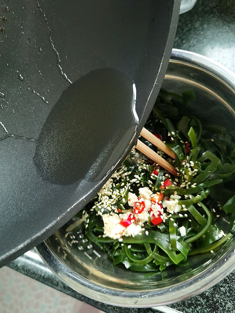 这个凉拌海带丝巨巨巨好吃!一定要试试! 这个凉拌海带丝巨巨巨好吃!一定要试试!