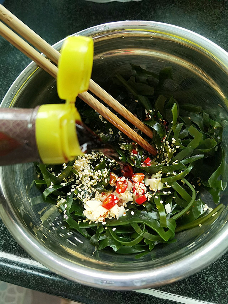 这个凉拌海带丝巨巨巨好吃!一定要试试! 这个凉拌海带丝巨巨巨好吃!一定要试试!