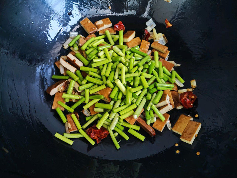 蒜苔炒香干