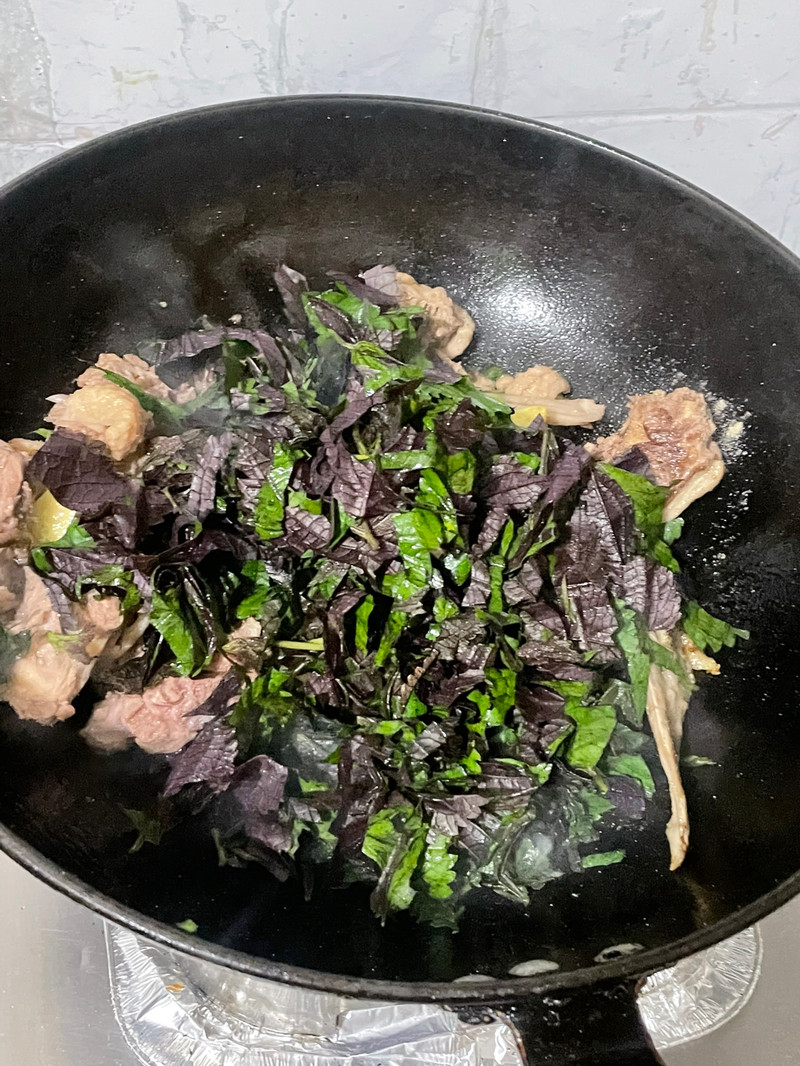 紫苏焖鸭 紫苏焖鸭