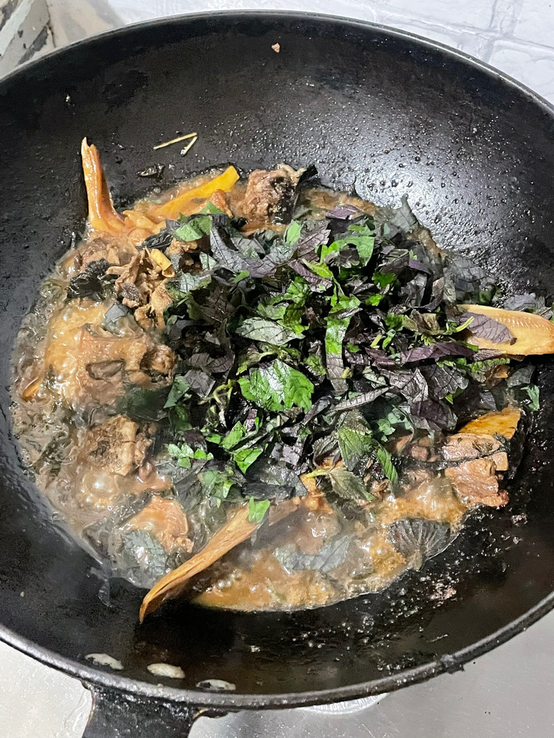 紫苏焖鸭 紫苏焖鸭