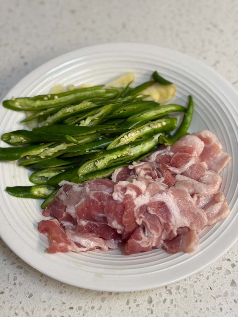 子姜素鸡回锅肉